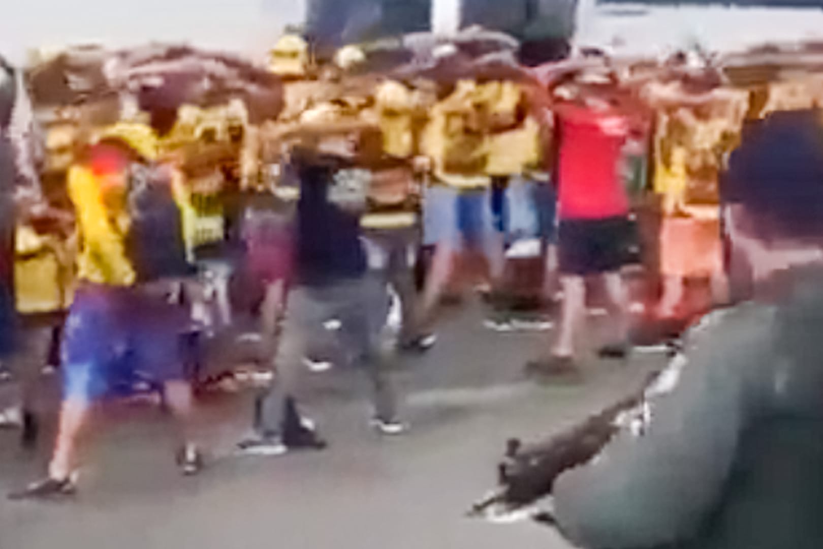 Videoaufnahmen sollen eine Polizeikontrolle am Wahltag in Brasilien zeigen.