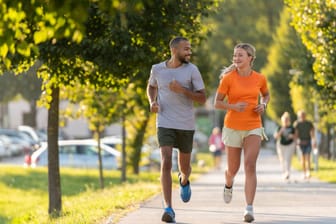 Laufplan für Anfänger: Gemeinsames Laufen macht Spaß und steigert die Motivation.