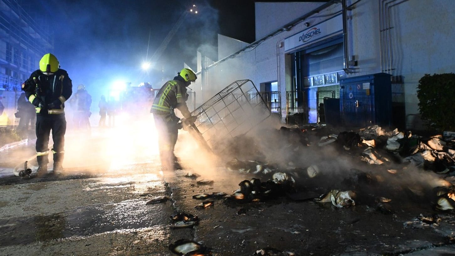Die Berliner Feuerwehr war mit mehr als 80 Kräften vor Ort.