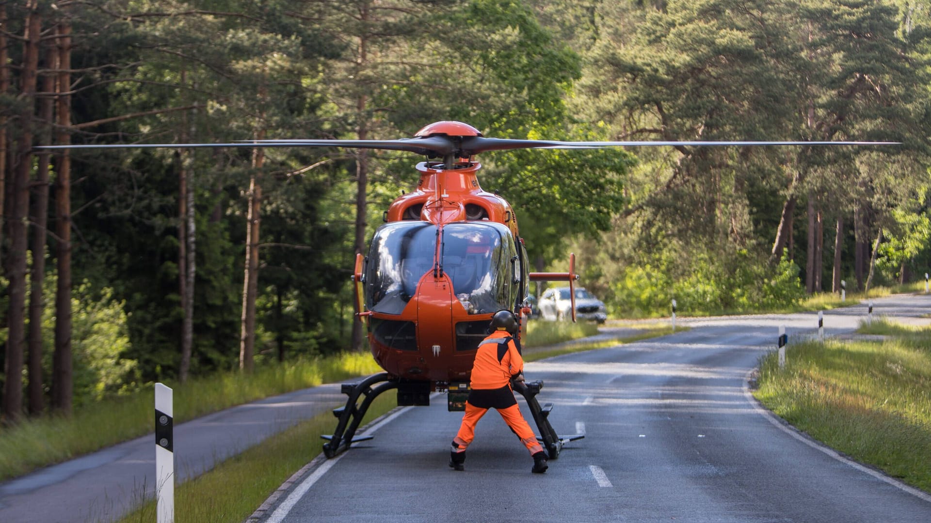 Ein Rettungshubschrauber (Symbolbild): Im Kreis Segeberg sind drei Insassen eines Autos schwer verletzt worden. Ein Rettungshubschrauber (Symbolbild): Im Kreis Segeberg sind drei Insassen eines Autos schwer verletzt worden.