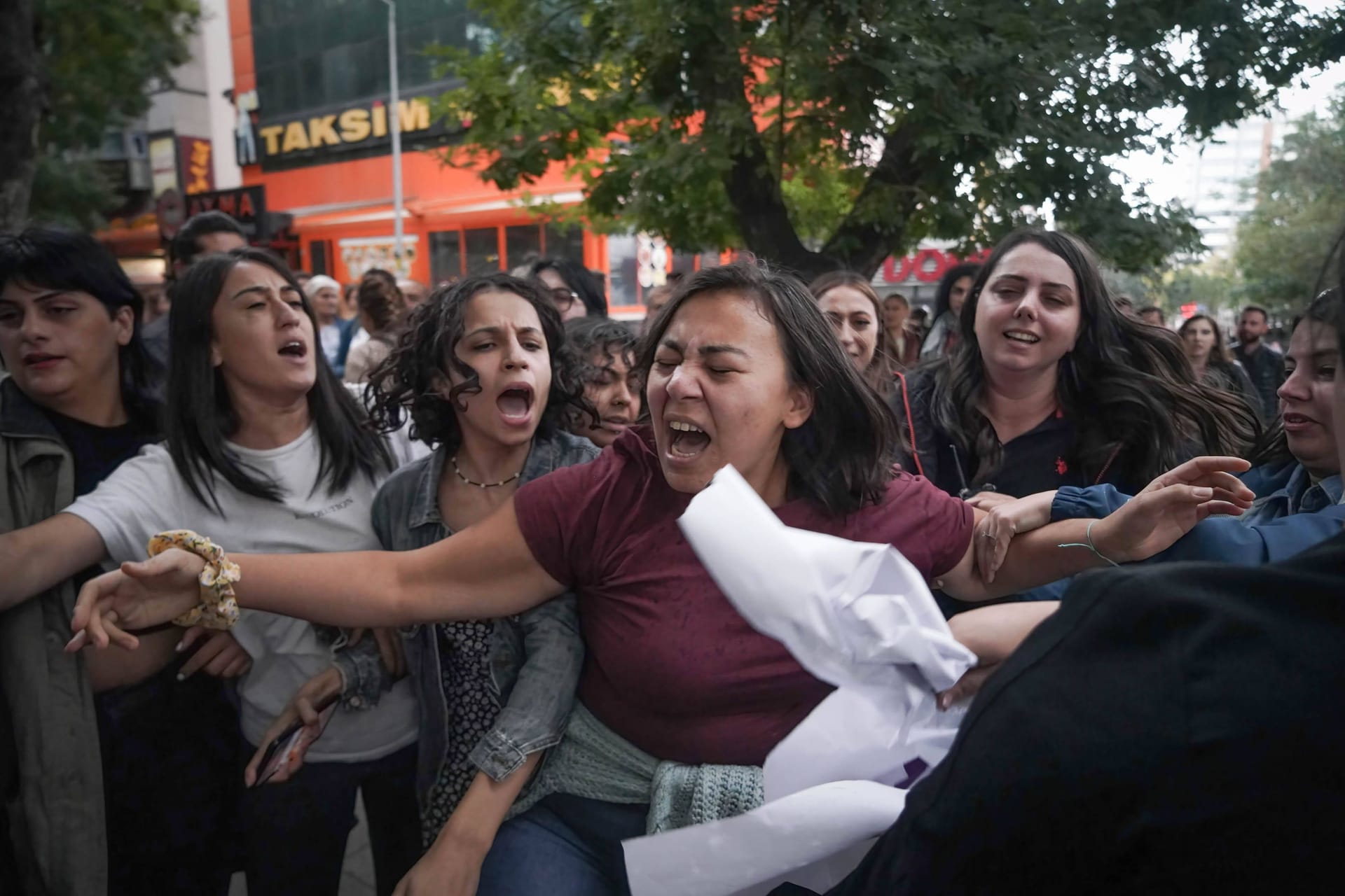 Demonstrantinnen im türkischen Ankara: Auch international wachsen die Proteste gegen das iranische Regime.
