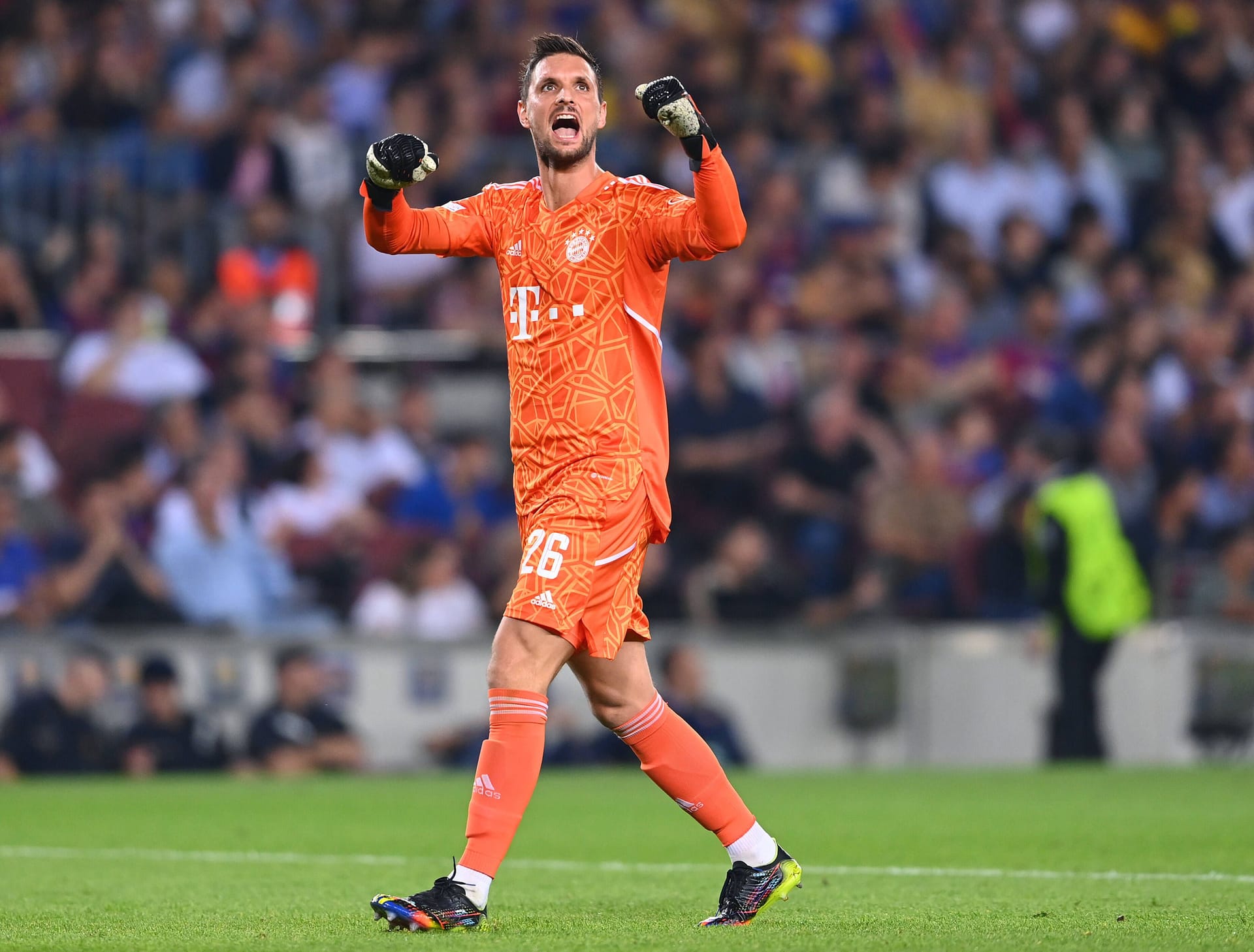 Sven Ulreich: Erneut als Neuer-Vertreter gefragt. Ließ sich von Barcelonas Pressing nicht aus der Ruhe bringen und spielte gut mit. Als Torhüter wurde er erstaunlicherweise so gut wie gar nicht geprüft, weil quasi kein Torschuss auf seinen Kasten kam. Strahlte Ruhe aus und blieb ohne Gegentor. Note 3