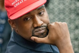 Kanye West: Der Rapper hegt Faszinationen für Adolf Hitler.