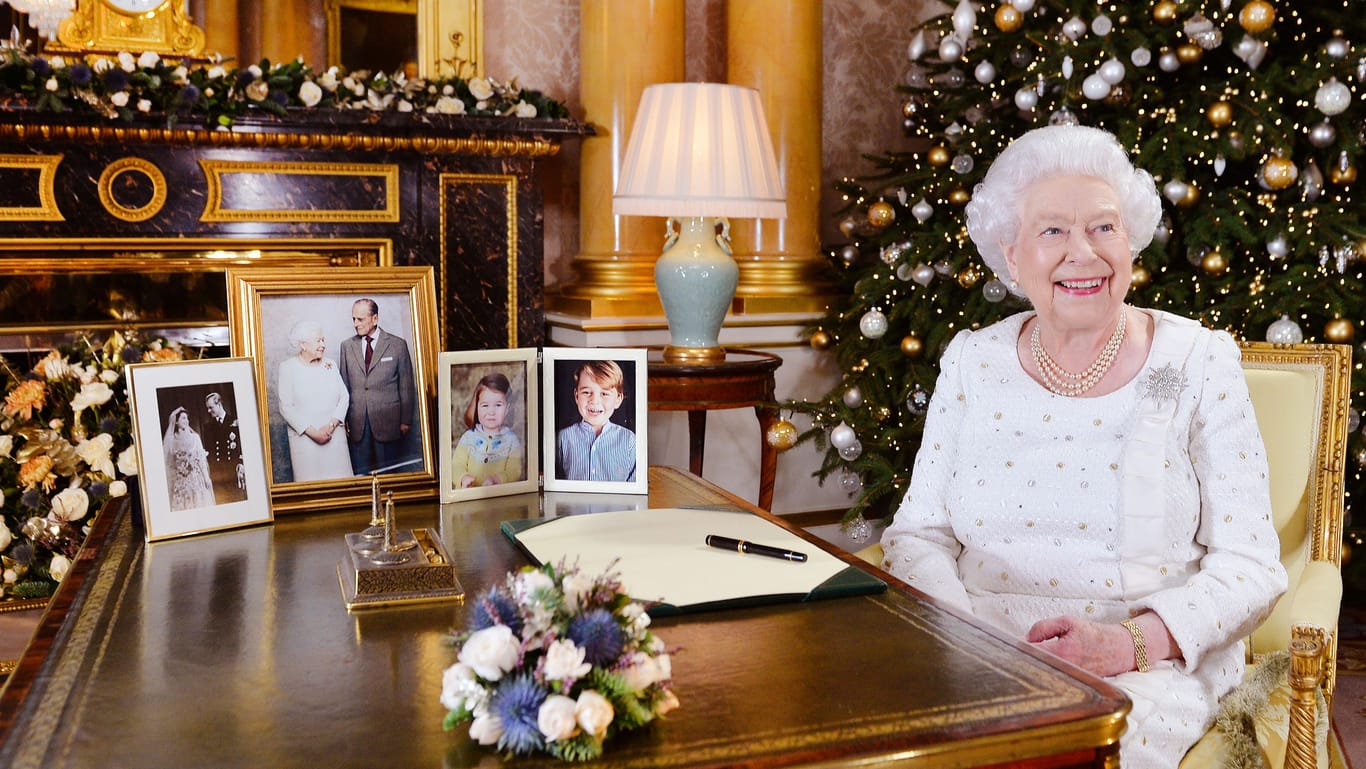 Die Queen bei ihrer Weihnachtsansprache 2017 im "1844 Room".