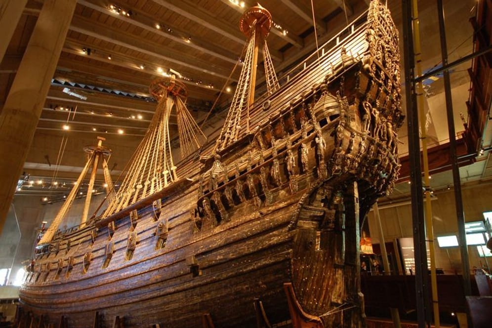 Das Schiff "Vasa" im Vasa-Museum. Meeresarchäologen haben in Stockholm nun das untergegangene Schwesterschiff "Äpplet" (Der Apfel) entdeckt.