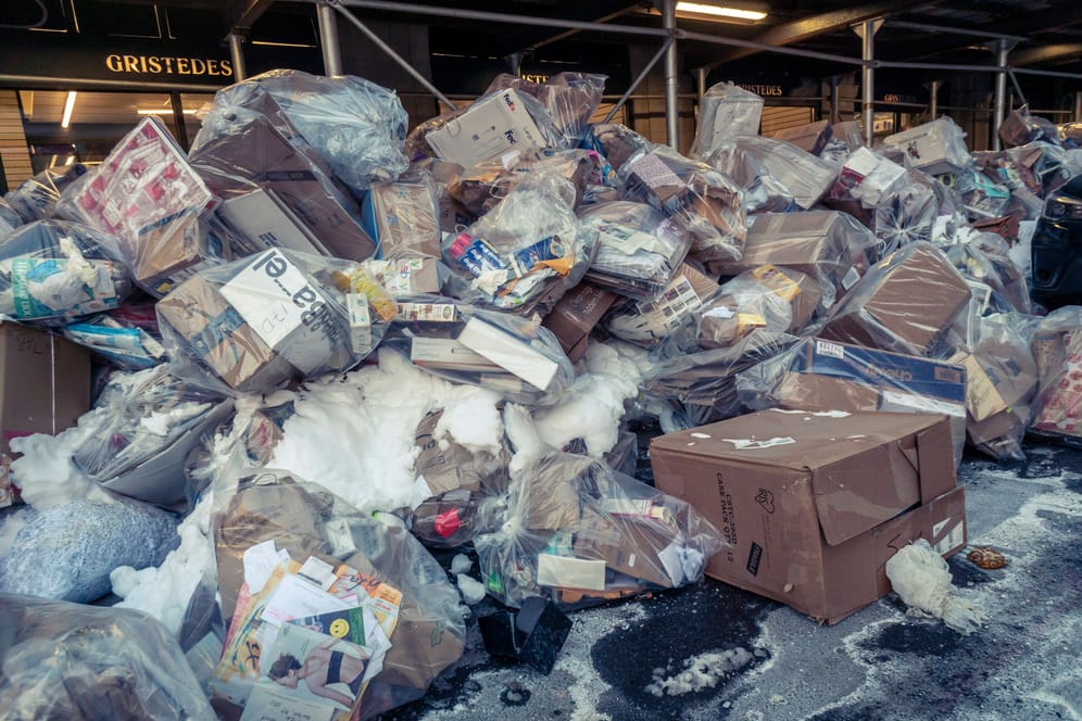 Müllberge in New York City: US-Haushalte produzierten im Jahr 2021 51 Millionen Tonnen Plastikmüll, von denen nur 2,4 Millionen Tonnen recycelt wurden.