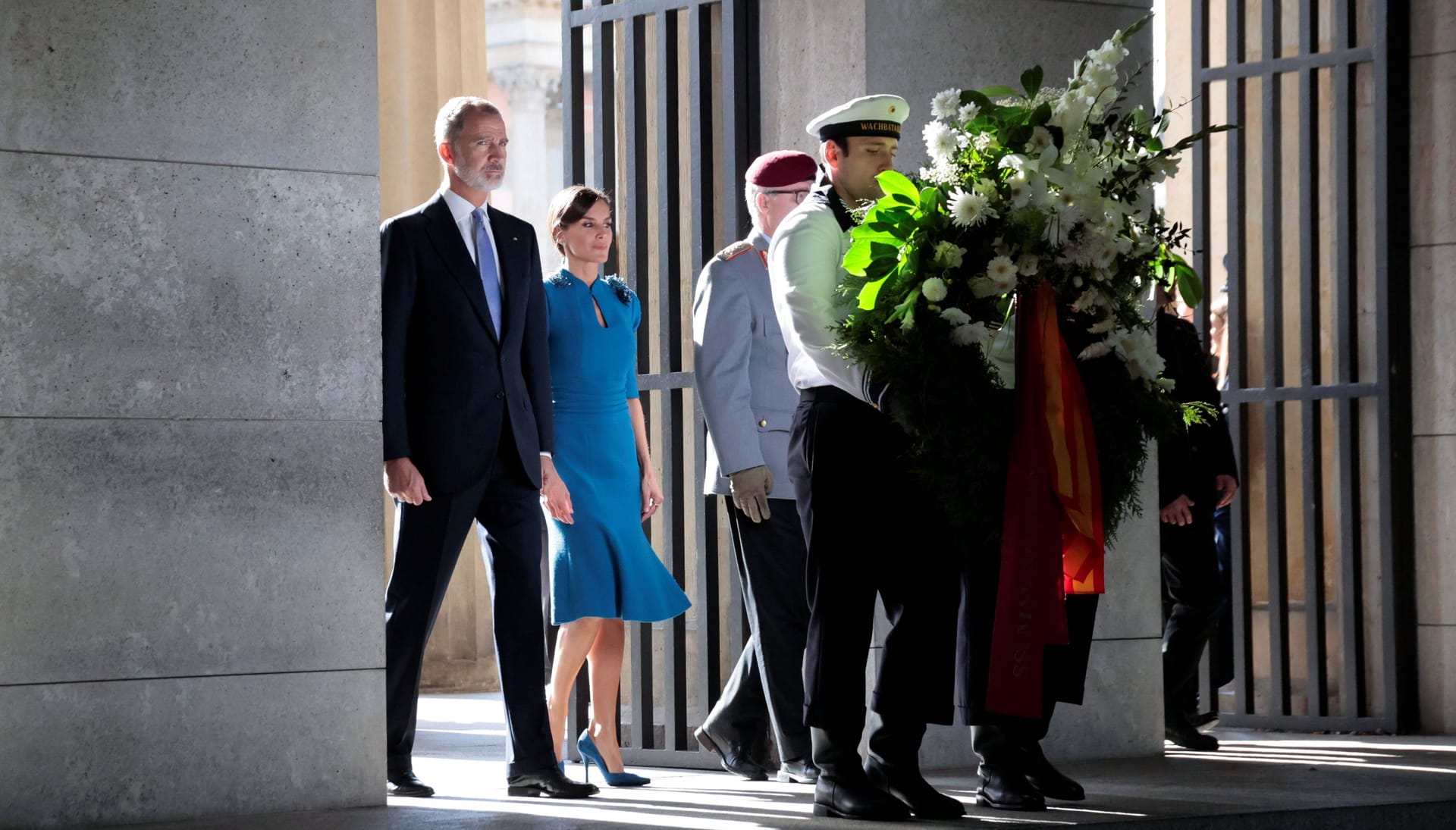 Berlin, Neue Wache: Besuch des spanischen Königspaares bei einer Kranzniederlegung