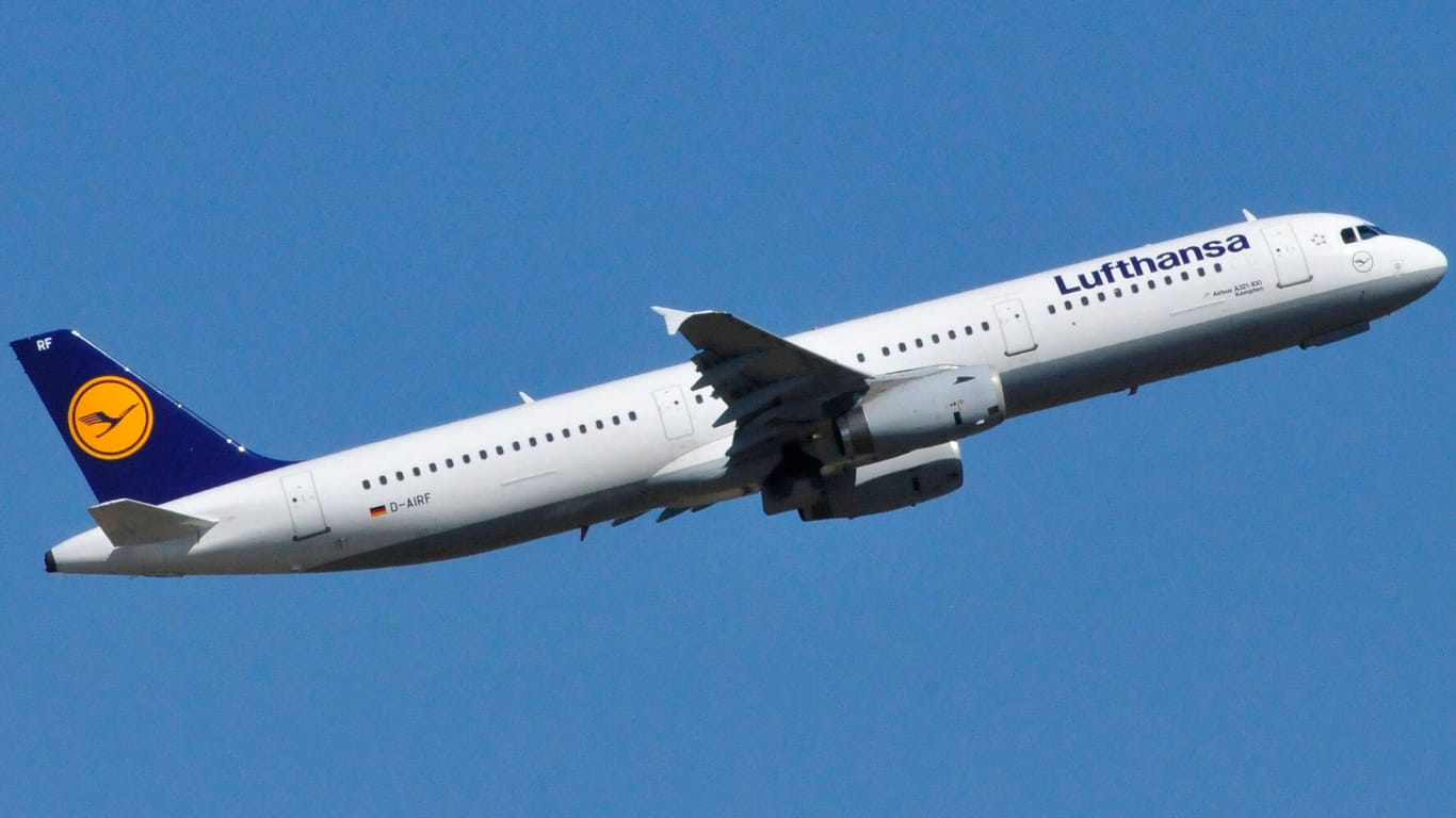 Eine Lufthansa-Maschine (Symbolbild): Die Ausweichlandung verursachte hohe Kosten.