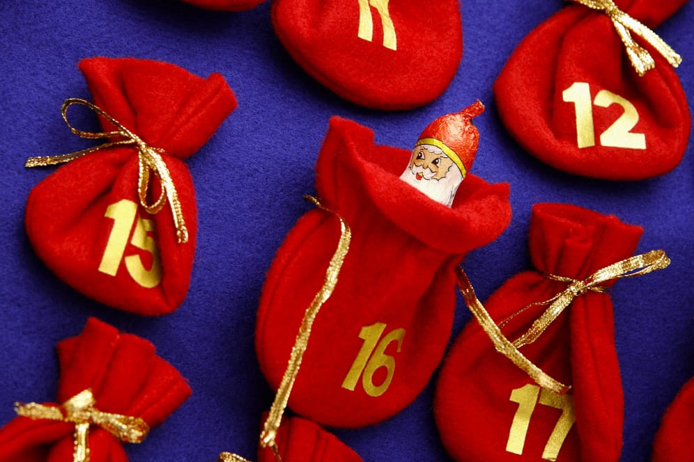 Adventskalender mit Schokolade – hinter jedem Türchen eine süße Überraschung.