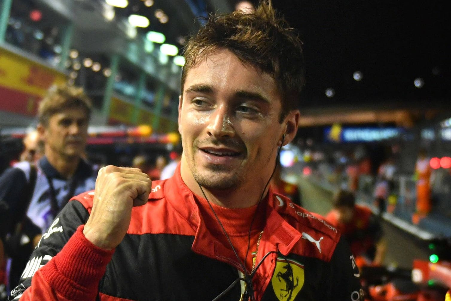 Die Faust geballt: Charles Leclerc feiert seine Pole Position.