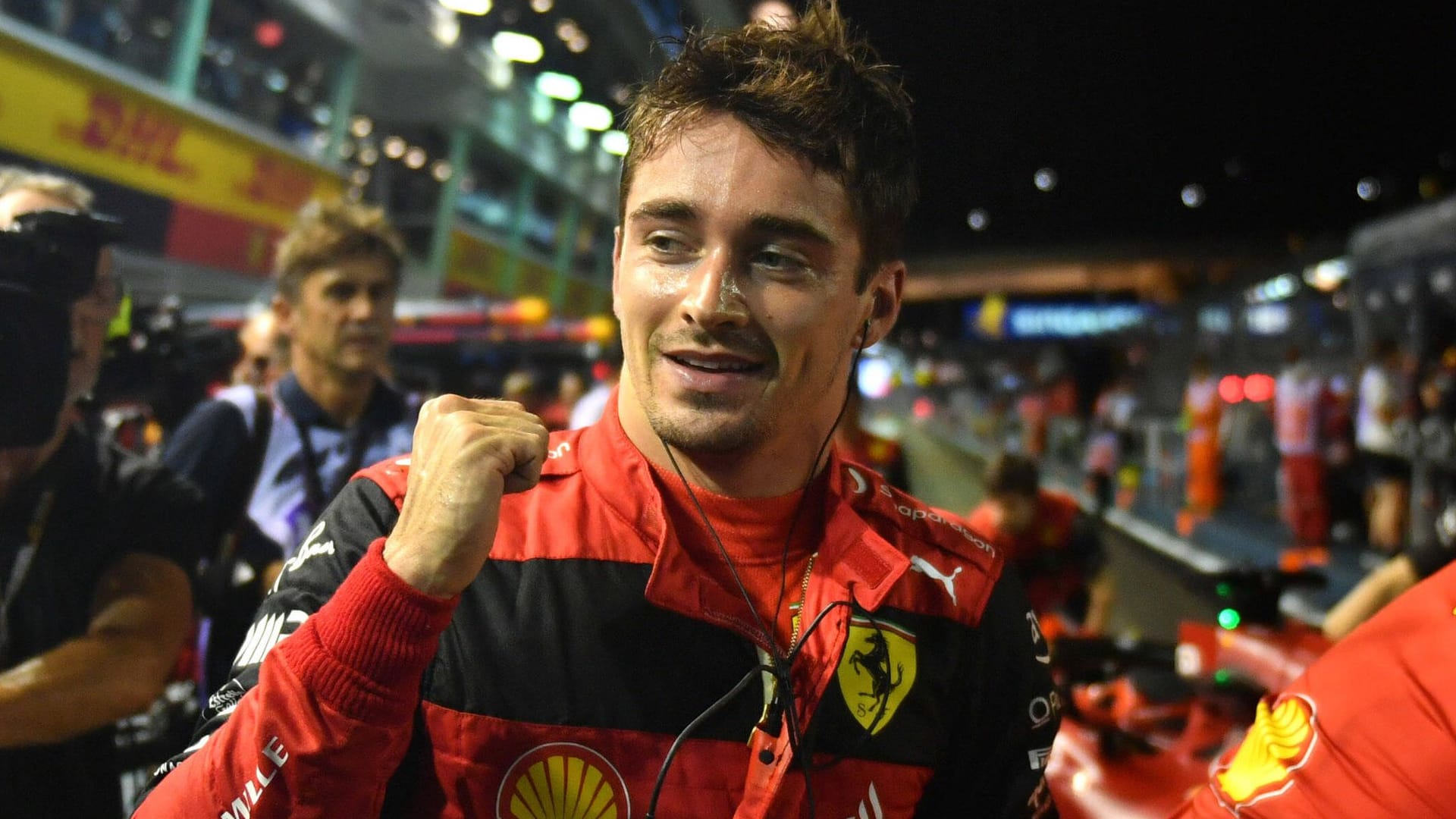 Die Faust geballt: Charles Leclerc feiert seine Pole Position.