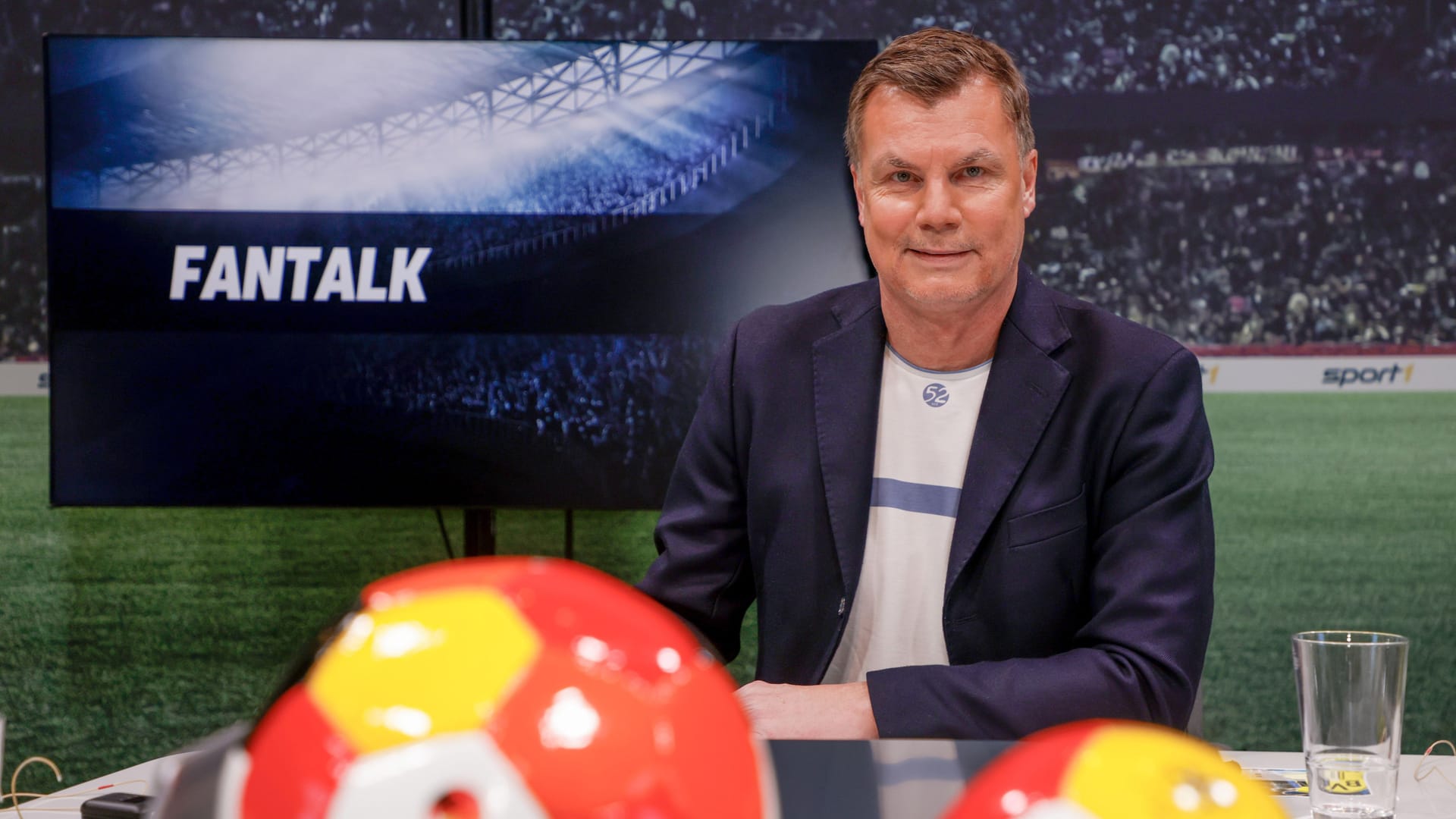 Thomas Helmer moderiert unter anderem den Fantalk bei Sport1. Das nächste Mal wird er am 11. und 12. Oktober live ab 20.15 Uhr parallel zu den Champions-League-Spielen zu sehen sein.