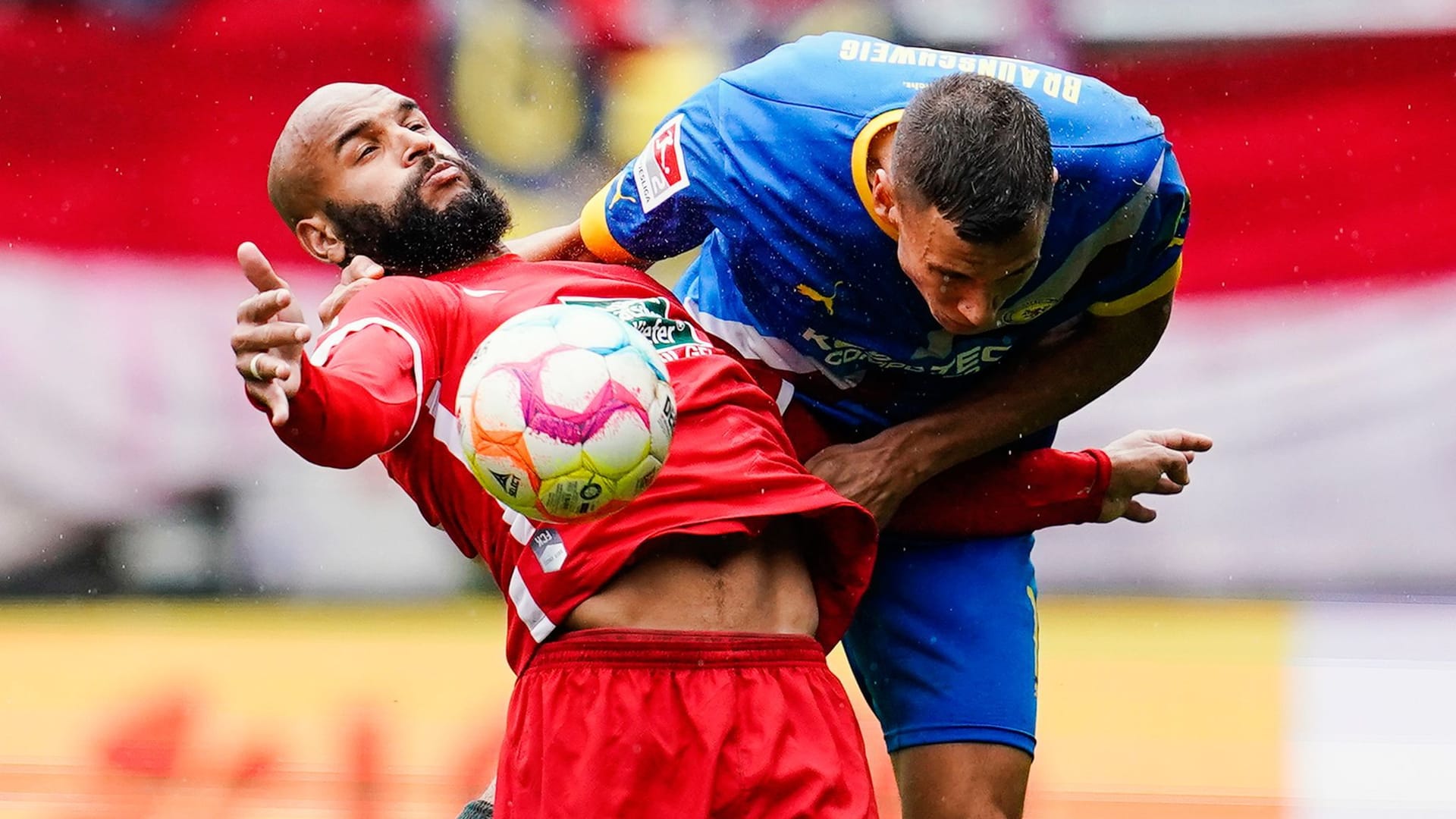 Terrence Boyd (l.) gegen Filip Benkovic: Kaiserslautern und Braunschweig trennten sich unentschieden.