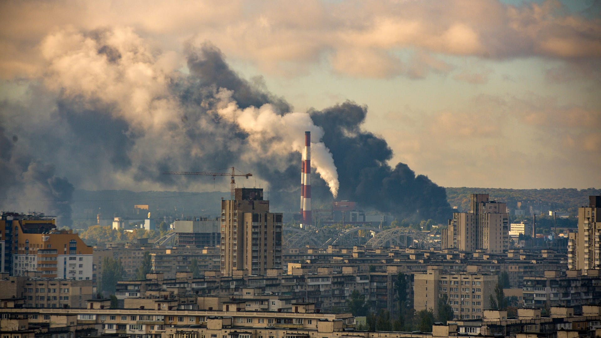 Explosionen in der ukrainischen Hauptstadt Kiew: Der Krieg hat bereits Tausende Menschen das Leben gekostet.