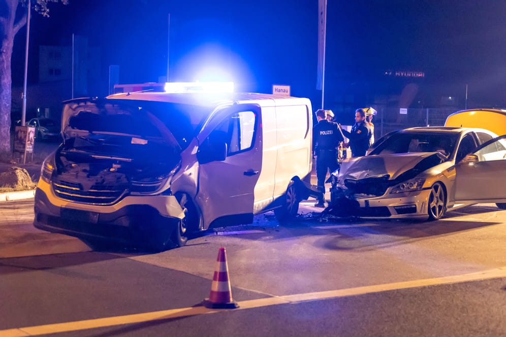 Unfallort in Hanau: Drei Menschen sind leicht verletzt worden.