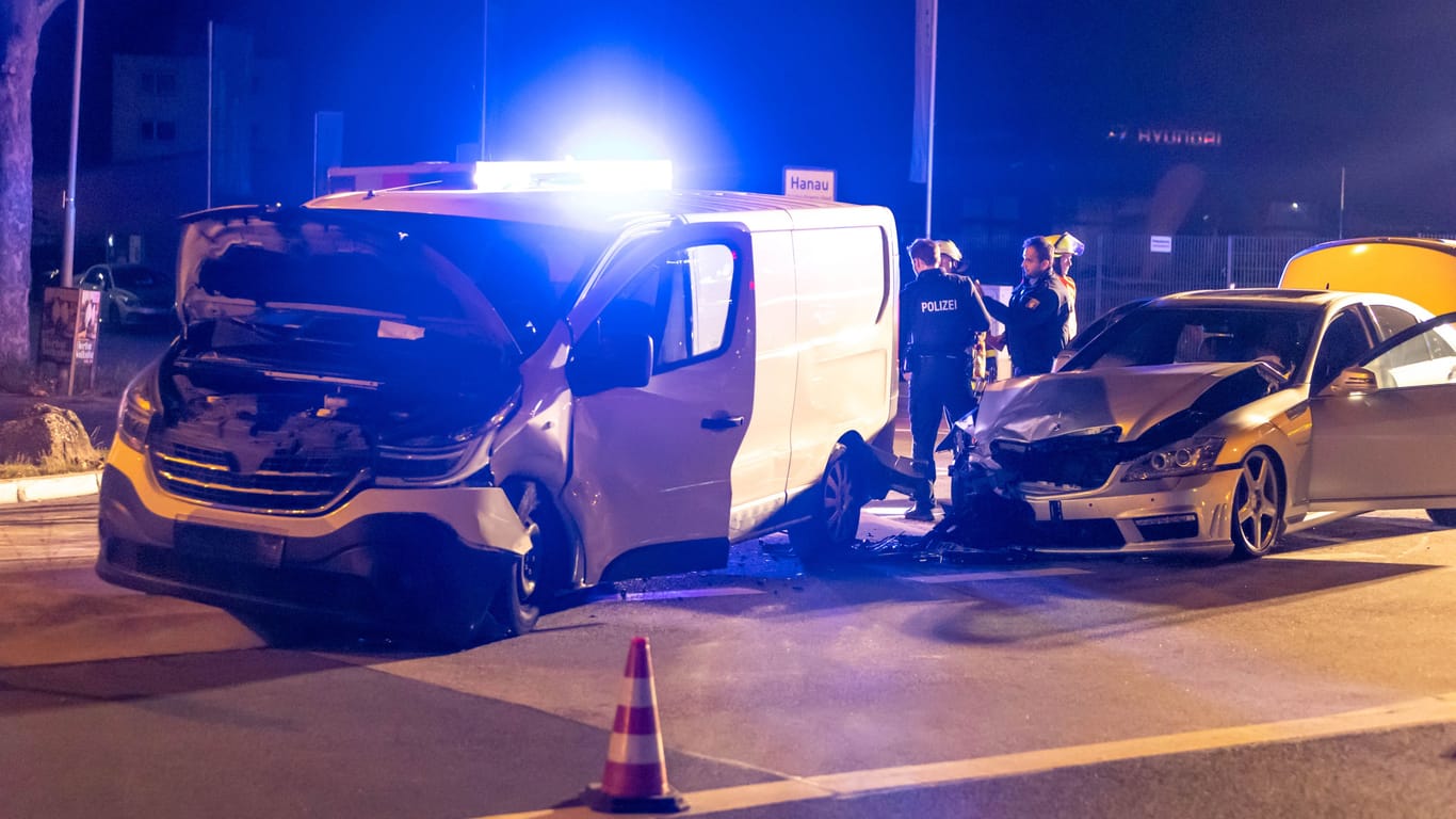 Unfallort in Hanau: Drei Menschen sind leicht verletzt worden.