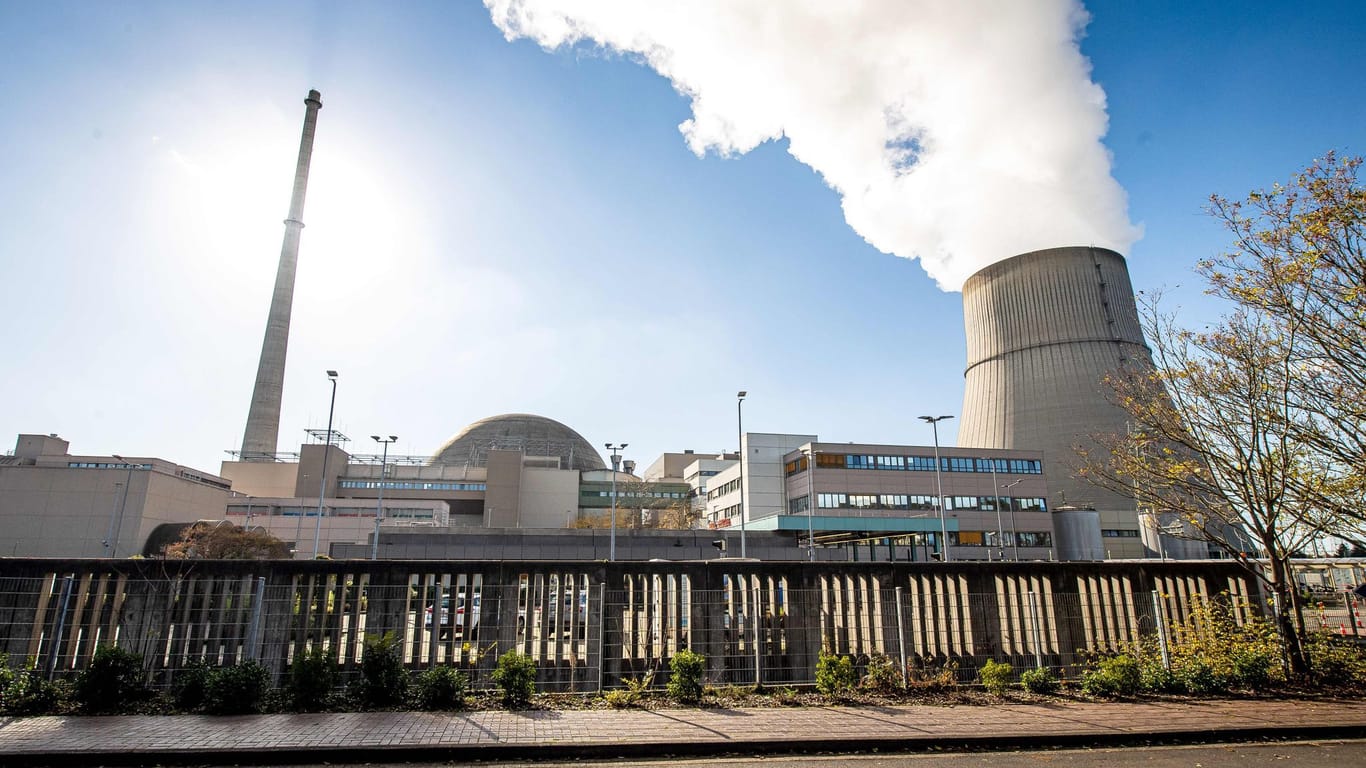 Das Kernkraftwerk Emsland in der Nähe von Lingen (Archivbild): Eigentlich hätte das AKW zum Jahresende vom Netz gehen sollen.