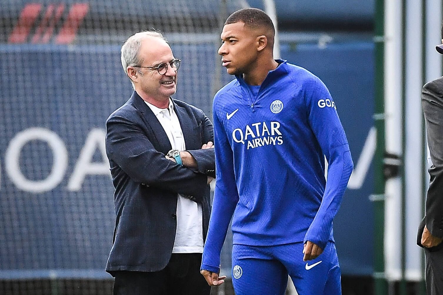 Luis Campos (l.) und Kylian Mbappé: Der Weltstar will PSG wohl verlassen, der Sportdirektor des Klubs äußerte sich.