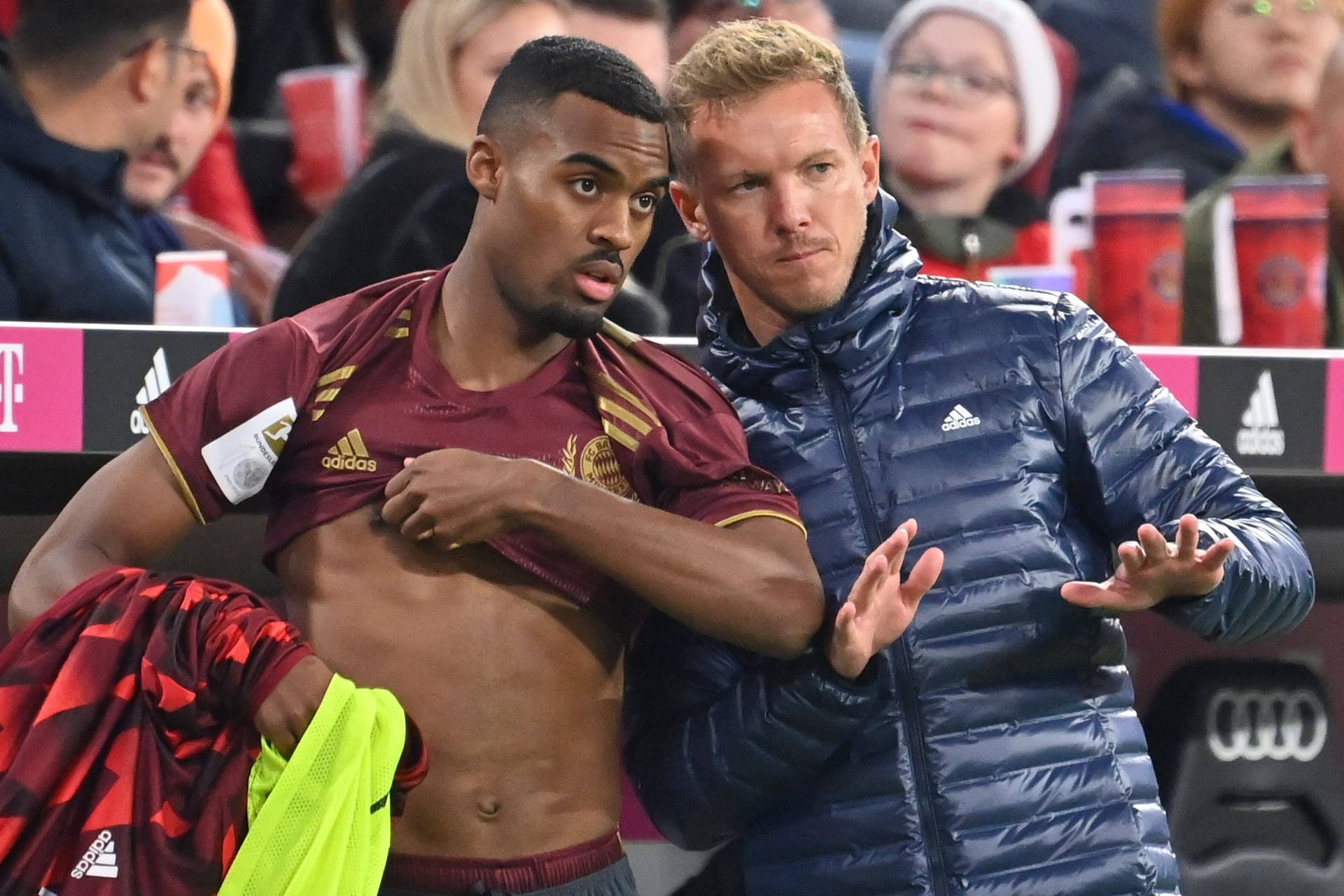 Julian Nagelsmann und Ryan Gravenberch (l.): Der Neuzugang kommt bei dem Bayern-Trainer bislang noch nicht ganz so so wie gewünscht zum Zug.