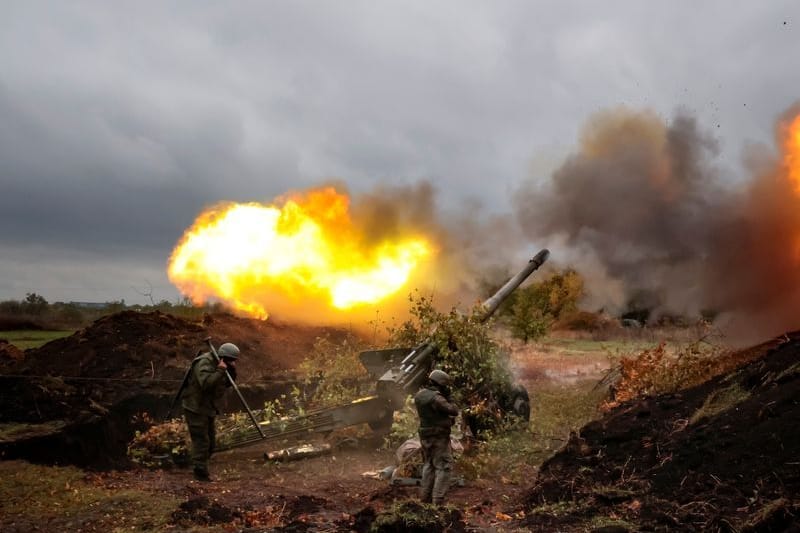 Bombardierung in der Ukraine (Archivbild): In Cherson soll es Explosionen gegeben haben.