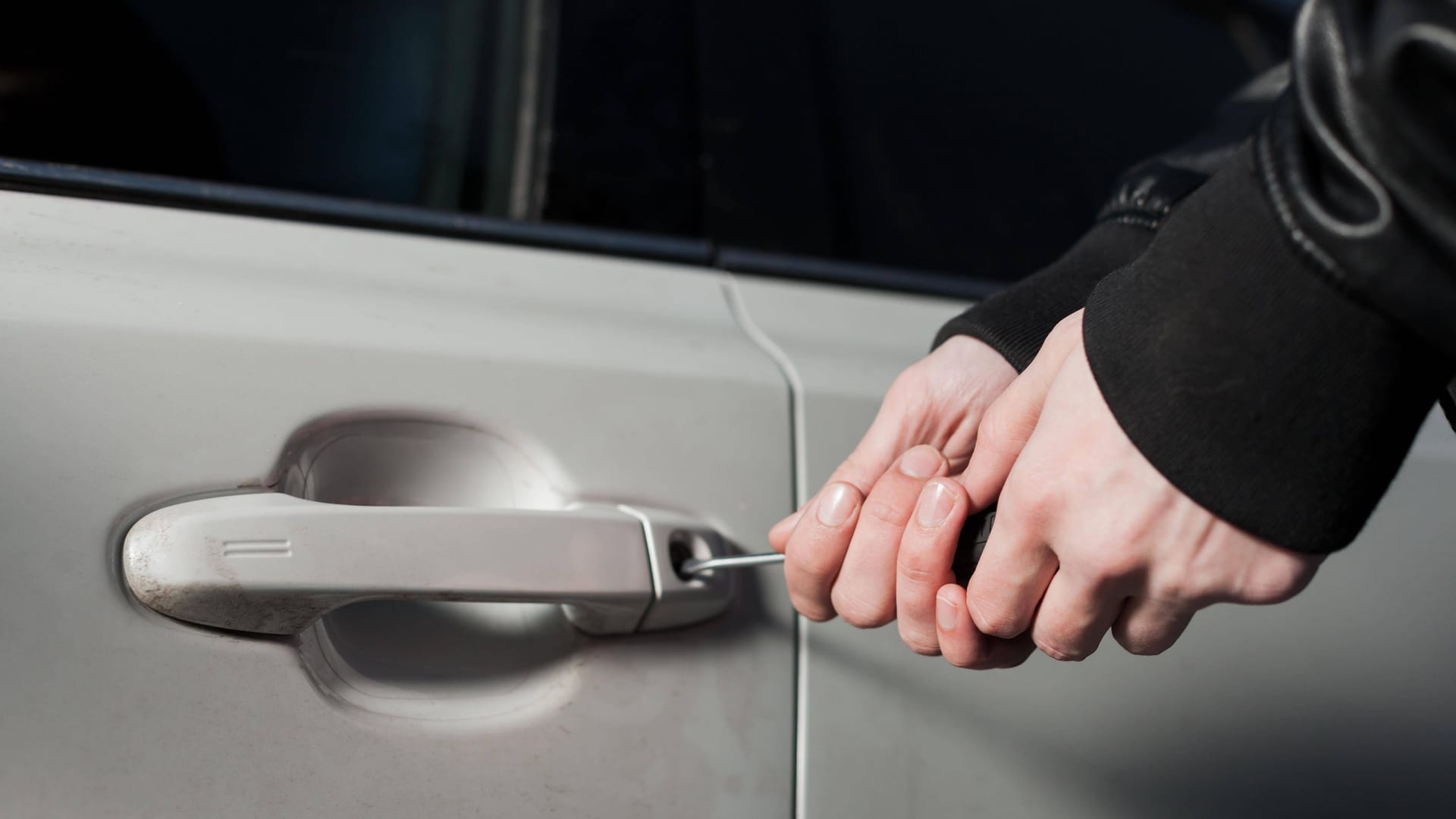 Autodiebstahl (Symbolfoto): Die Bundeshauptstadt hat laut Zahlen des neusten Reports weiterhin die meisten Autodiebstähle. Autodiebstahl (Symbolfoto): Die Bundeshauptstadt hat laut Zahlen des neusten Reports weiterhin die meisten Autodiebstähle.