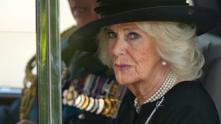 Königsgemahlin Camilla: Ob sie die neue Staffel "The Crown" schauen wird?