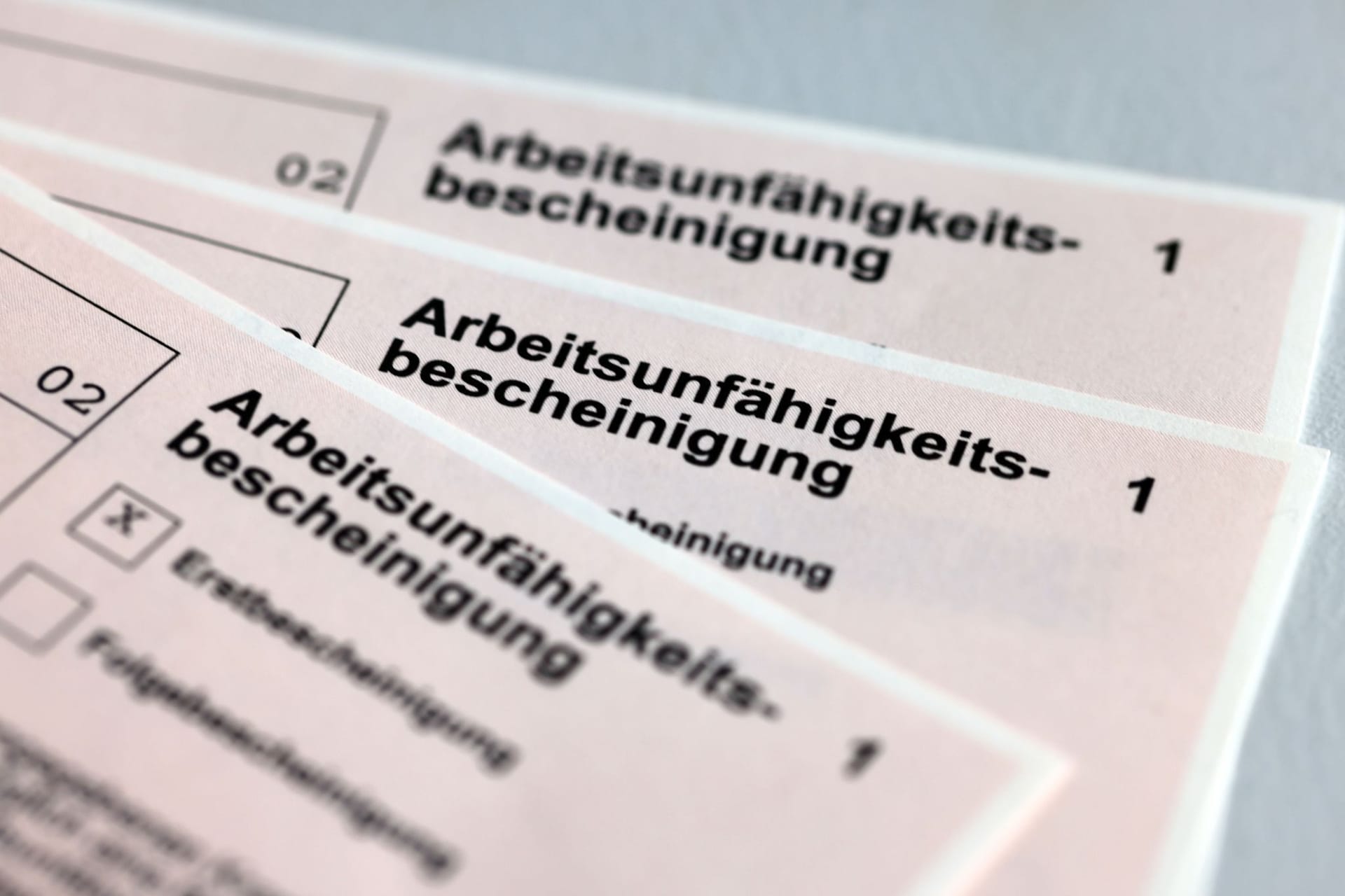 Die Herbstwelle erfasst Deutschland: Seit Oktober grassieren grippale Infekte, Corona und andere Atemwegserkrankungen.