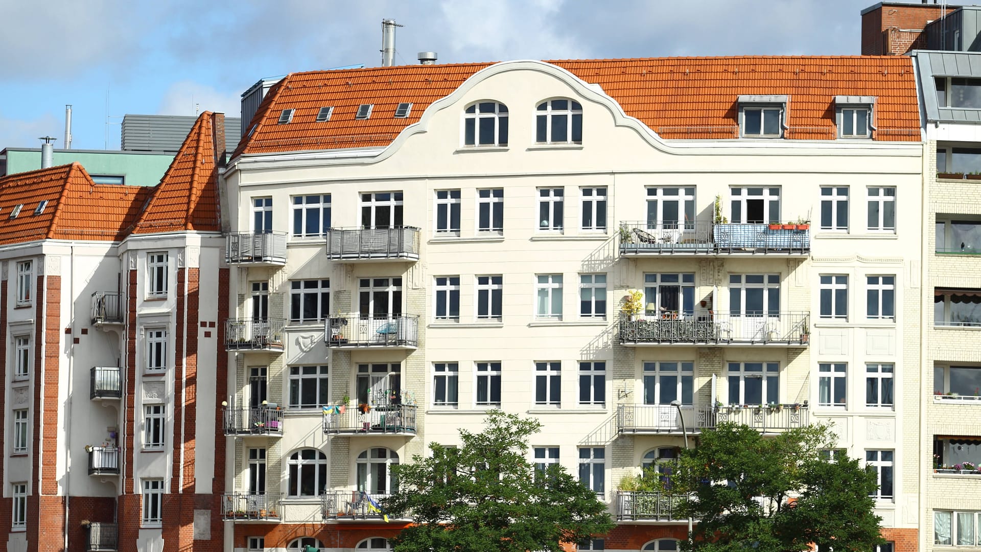 Altbauwohnungen auf St. Pauli: Vor allem Gebäude aus der Zeit nach dem Zweiten Weltkrieg müssen saniert werden.