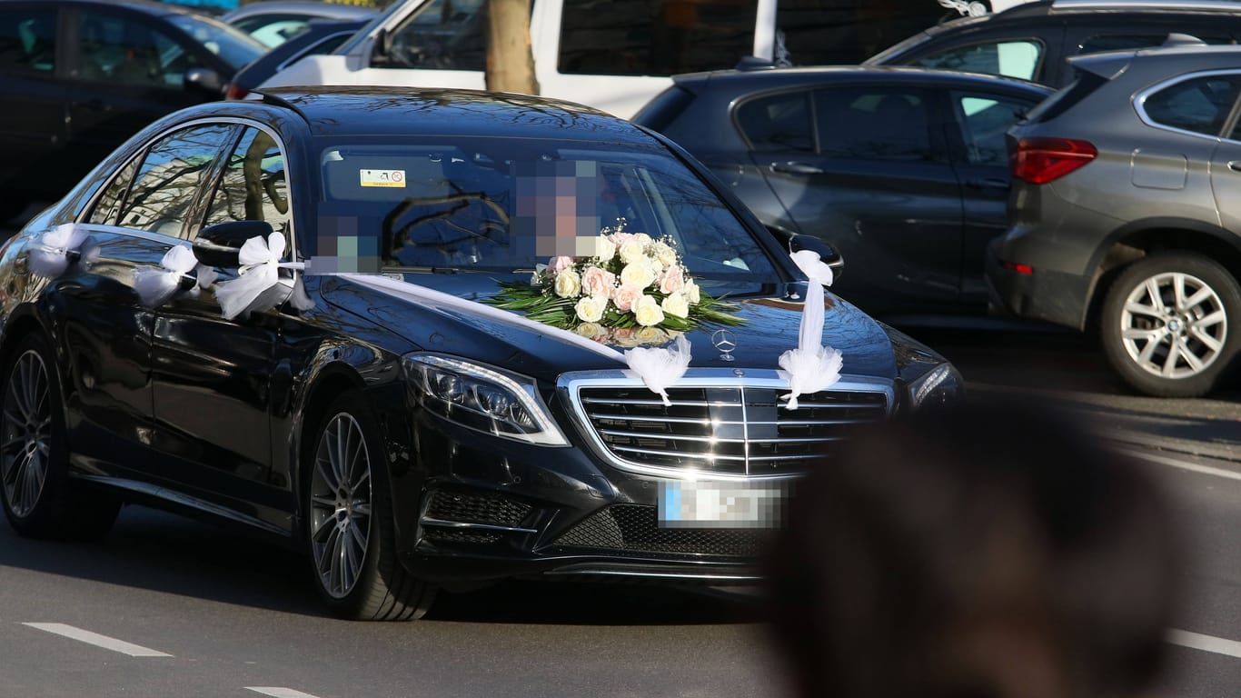 Hochzeitskorso in Berlin (Archivbild): In der Hauptstadt ist es zu einem Straßenrennen mit hochmotorisierten Fahrzeugen gekommen.