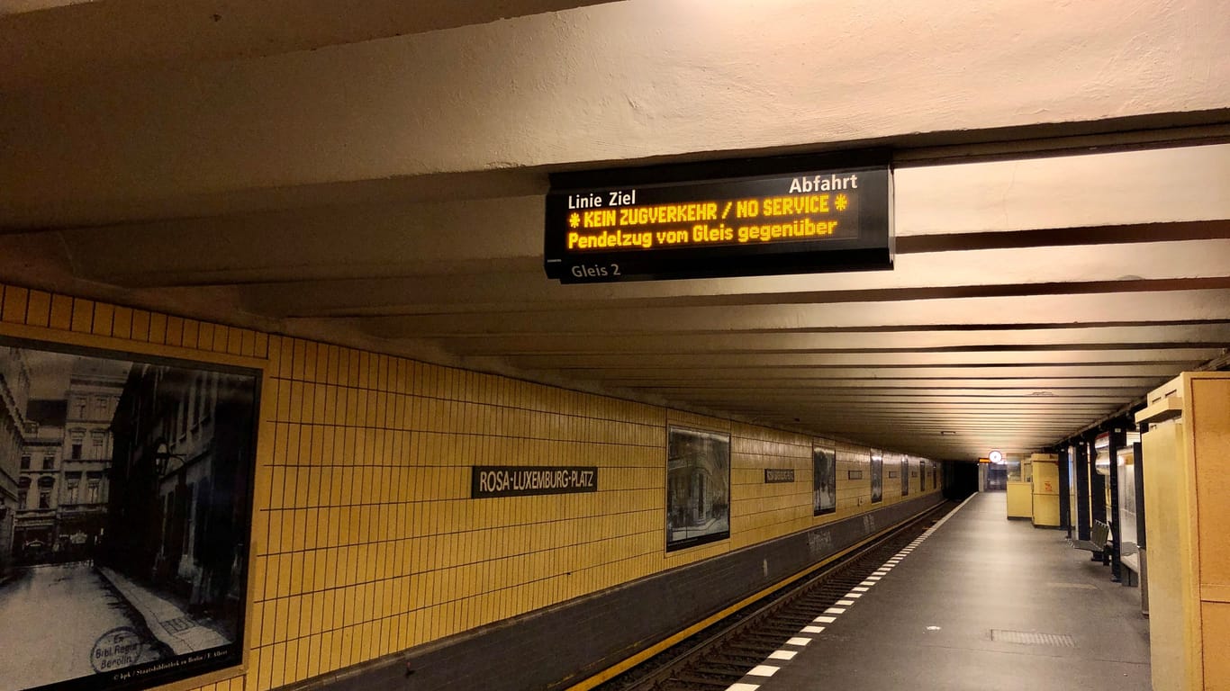 Menschenleerer Bahnsteig Richtung Pankow: Dort fährt die U2 aktuell nicht.