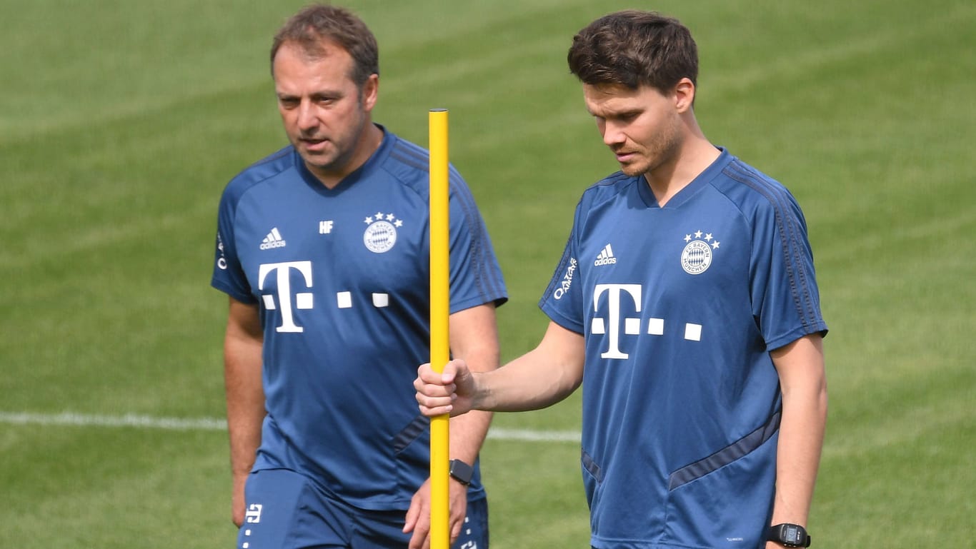 Danny Röhl im April 2020 neben Hansi Flick: Damals waren beide noch für den FC Bayern im Amt.