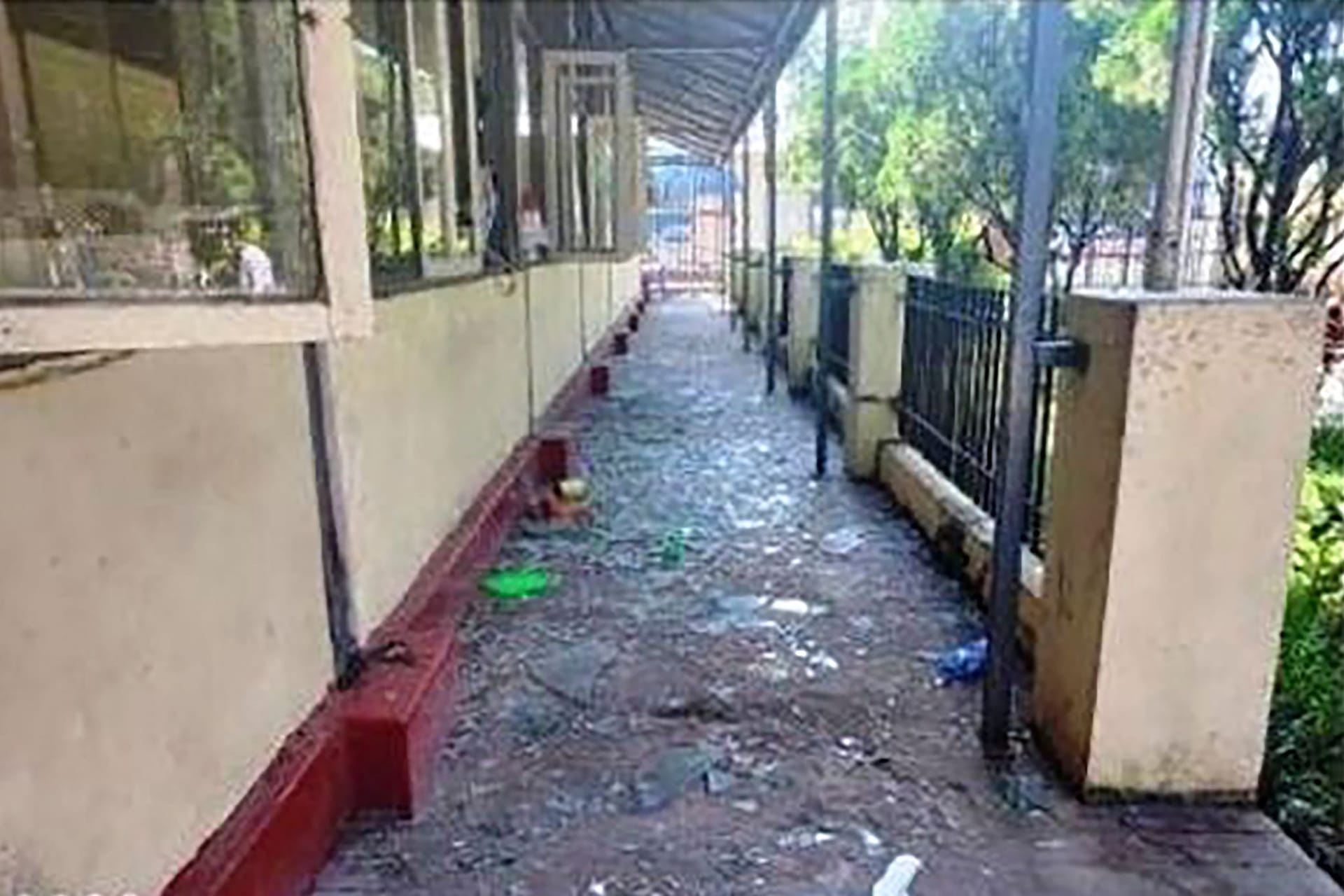 Ein Gang am Gefängnis: In Myanmar sind mindestens acht Menschen bei einem Bombenanschlag getötet worden.