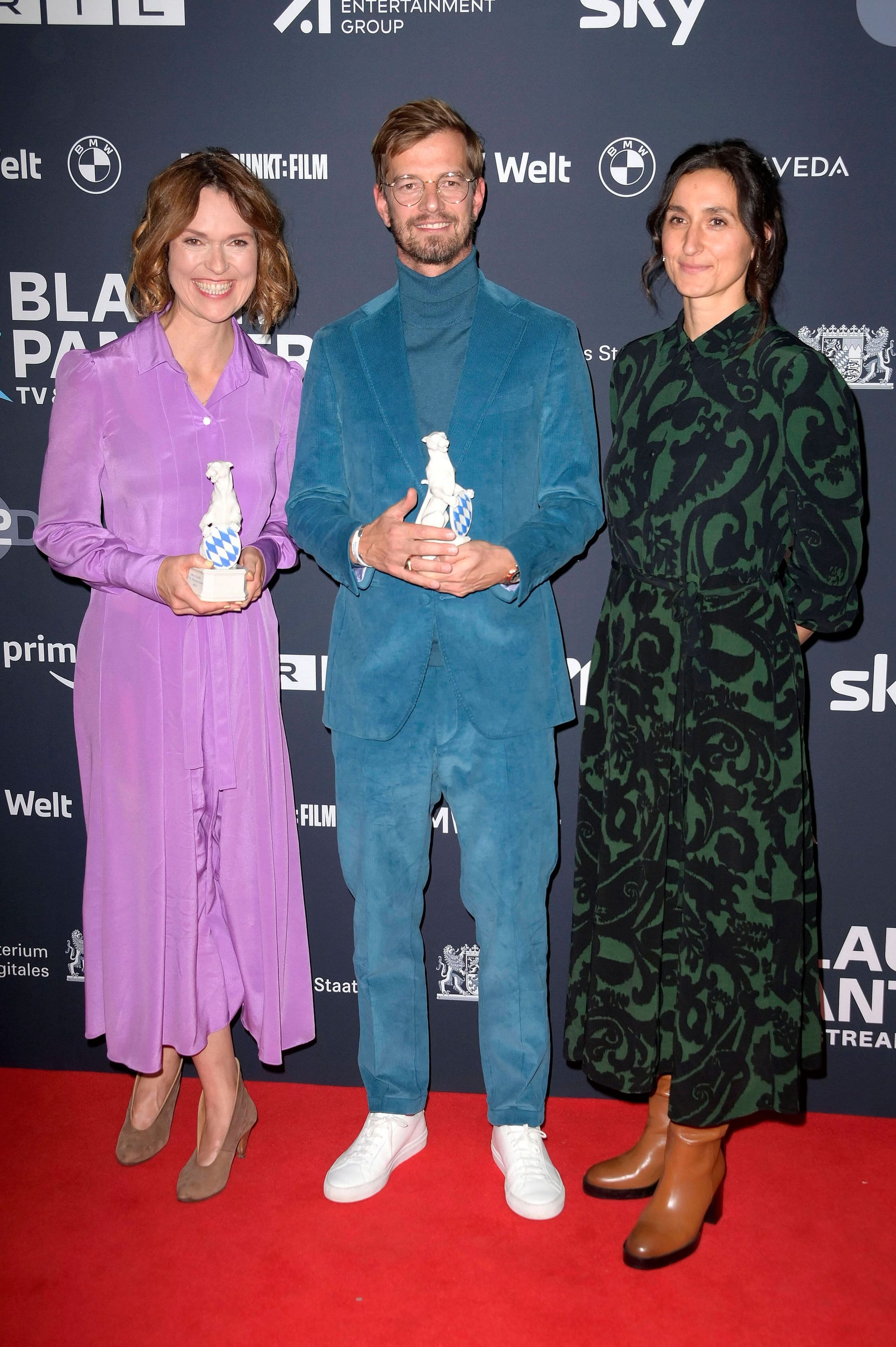 Julia Mehnert, Joko Winterscheidt und Mitra Polzin: Das Trio darf sich über einen "Blauen Panther" freuen.