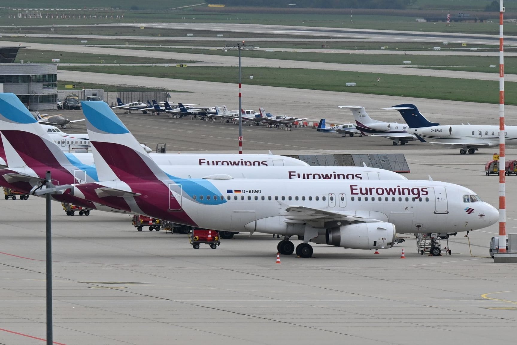 Maschinen der Fluggesellschaft Eurowings: Die Piloten fordern eine Reduzierung der Arbeitsbelastung.
