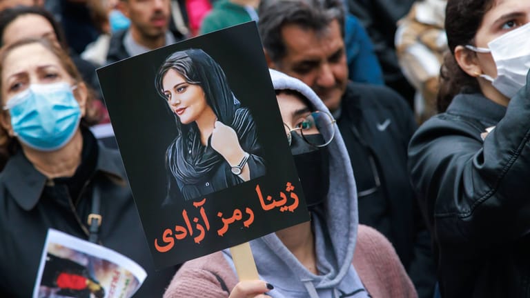 In Washington solidarisieren sich Demonstranten mit dem Protest im Iran: Aminis Tod hatte die Proteste ausgelöst.