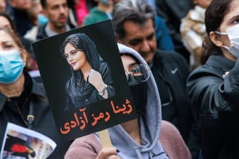 In Washington solidarisieren sich Demonstranten mit dem Protest im Iran: Aminis Tod hatte die Proteste ausgelöst.