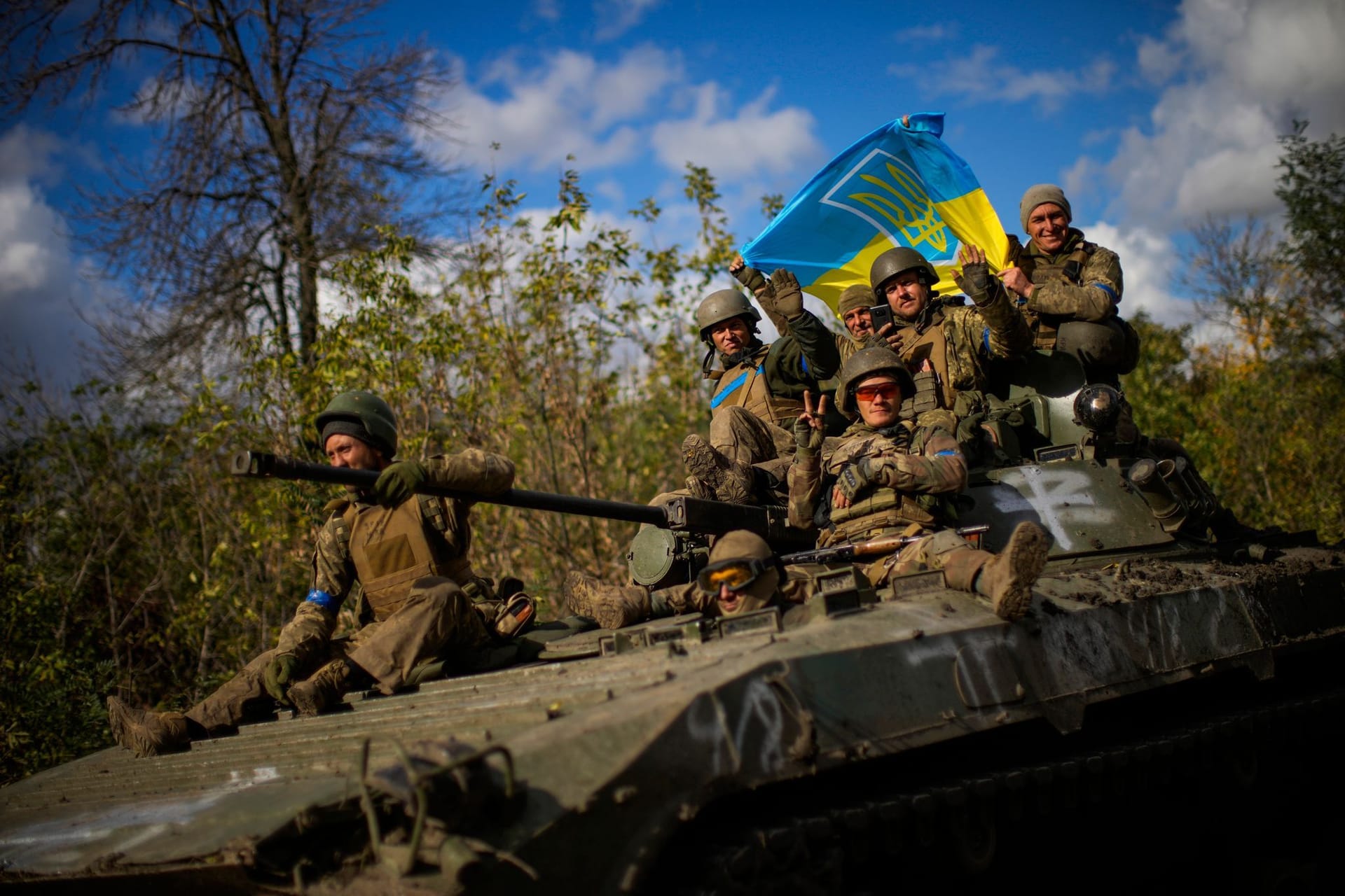Ukrainische Soldaten zwischen Isjum und Lyman: Die Ukraine konnte zuletzt immer mehr Rückeroberungen vermelden.