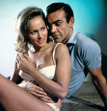 Ursula Andress e Sean Connery erano insieme davanti alla telecamera nel primo film di 007.
