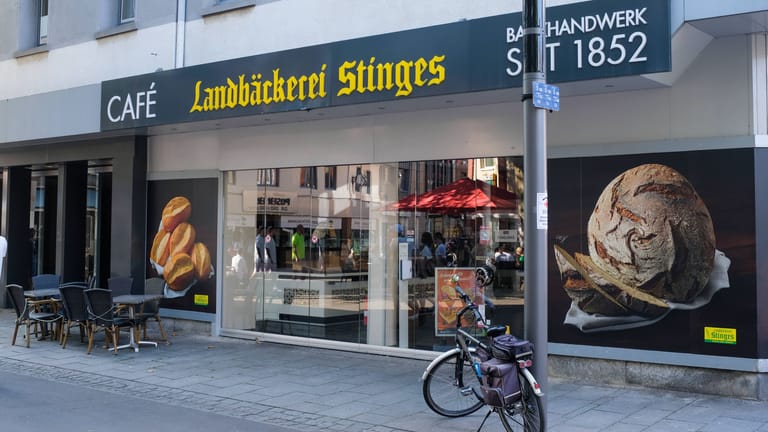 Bäckerei Stinges in Grevenbroich, NRW: Die Bäckerei-Kette bleibt an Sonn- und Feiertagen geschlossen.