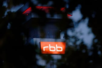 Der RBB kommt nicht zur Ruhe: Jetzt wird gegen zwei Mitglieder der Geschäftsführung ermittelt.