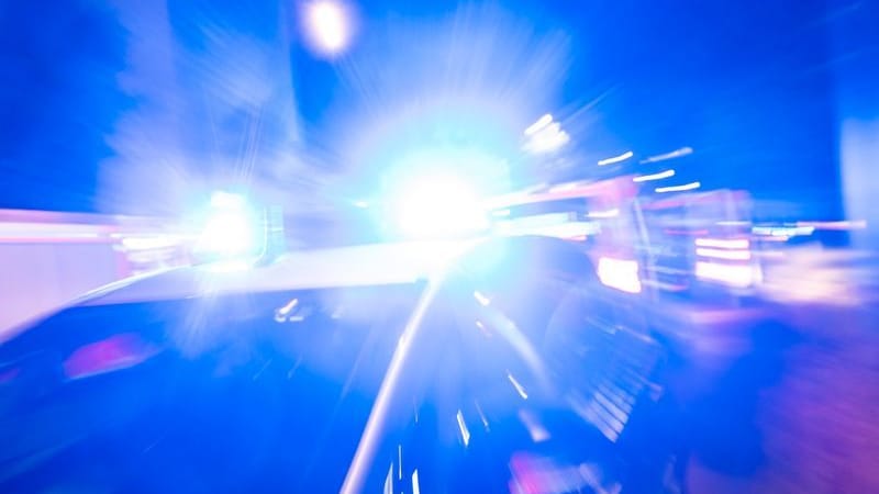 Ein Streifenwagen im Einsatz (Archivbild): In Berlin ist ein Mann nach einem Streit gestorben. Ein Streifenwagen im Einsatz (Archivbild): In Berlin ist ein Mann nach einem Streit gestorben.