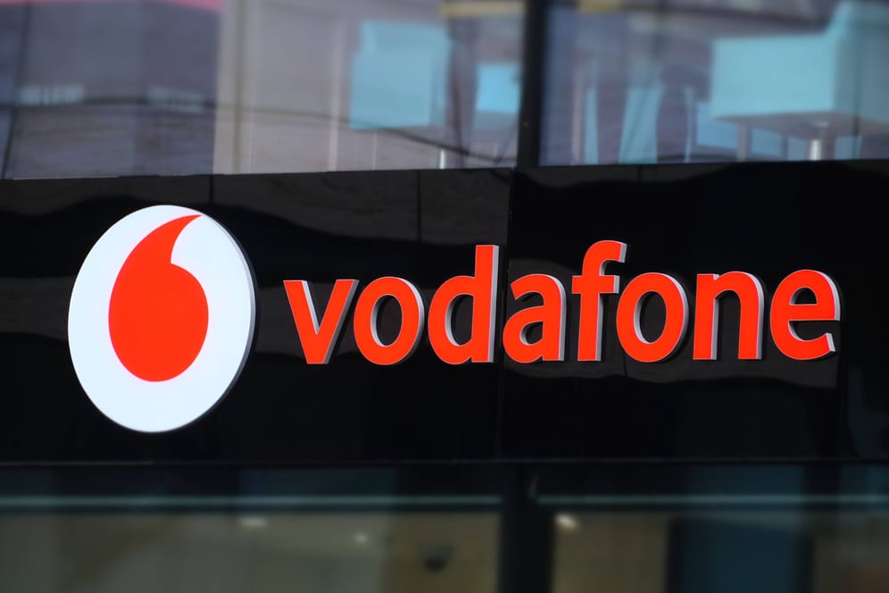 Der Vodafone-Logo-Schriftzug (Symbolbild): In der Region Hannover sind Tausende vom Ausfall des Netzbetreibers betroffen.