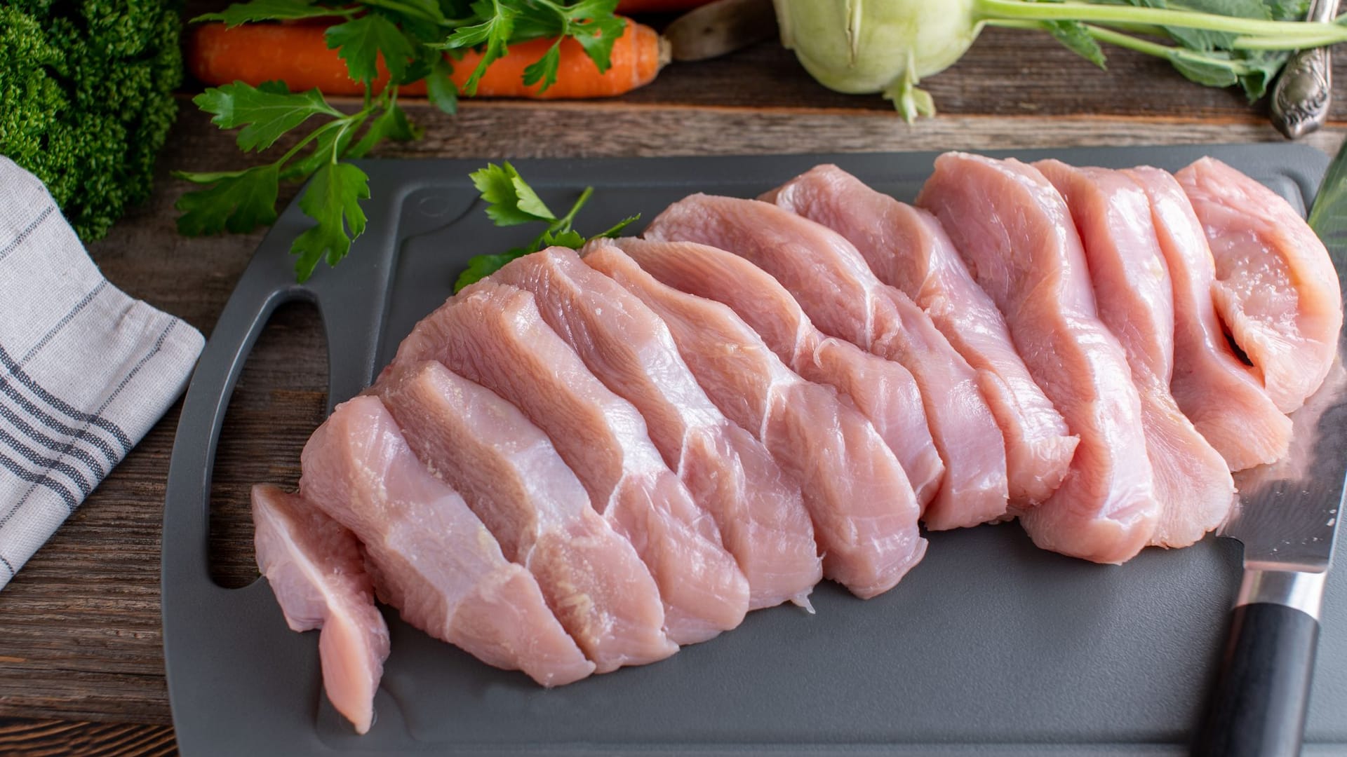 Geflügelfleisch: Im Gegensatz zum Fleisch vom Huhn ist das der Pute trockener.