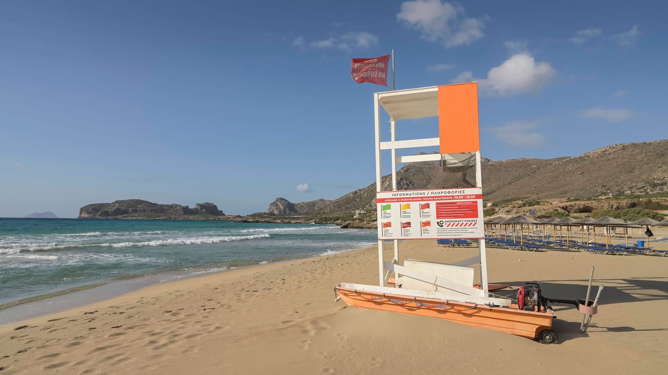 Strand auf Kreta: An einem Strand wie diesem wurde nur noch der Rucksack eines Mannes gefunden. (Symbolbild)