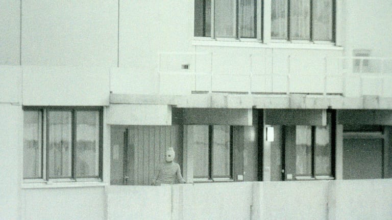 Einer der Terroristen während des Attentats im Zuge der Olympischen Spiele in München 1972 (Archivbild): Der Täter Mohammed Safady erhielt nun Geld für eine ARD-Doku.
