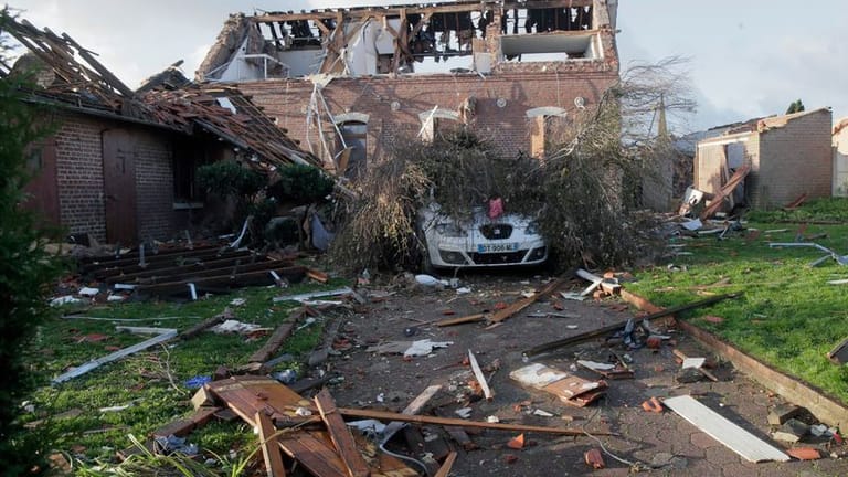 Ein Tornado hat die französische Gemeinde Bihucourt verwüstet.