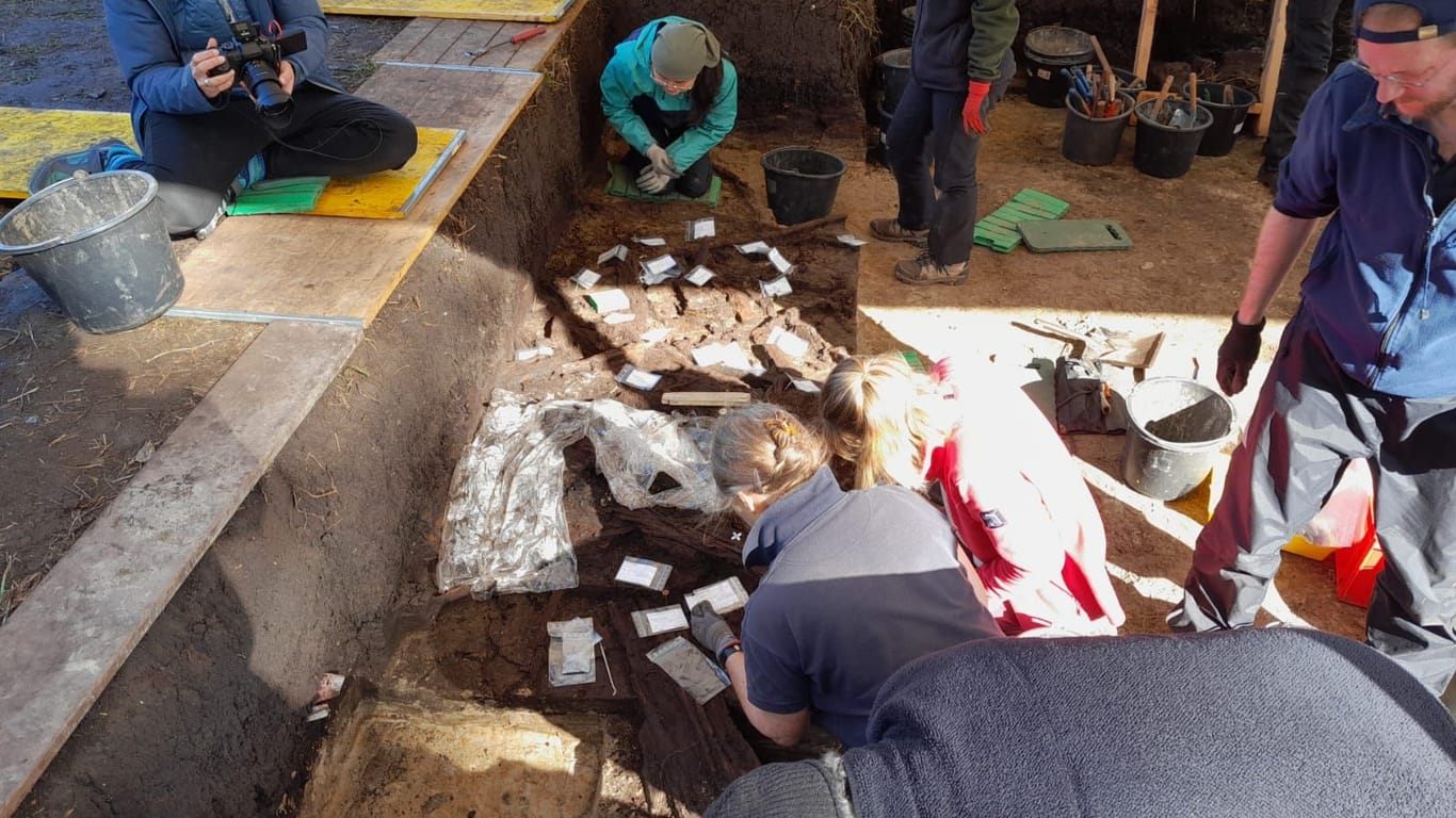Archäologen bei der Ausgrabung: Sie haben mehr als 10.000 Jahre alte Menschenknochen gefunden.