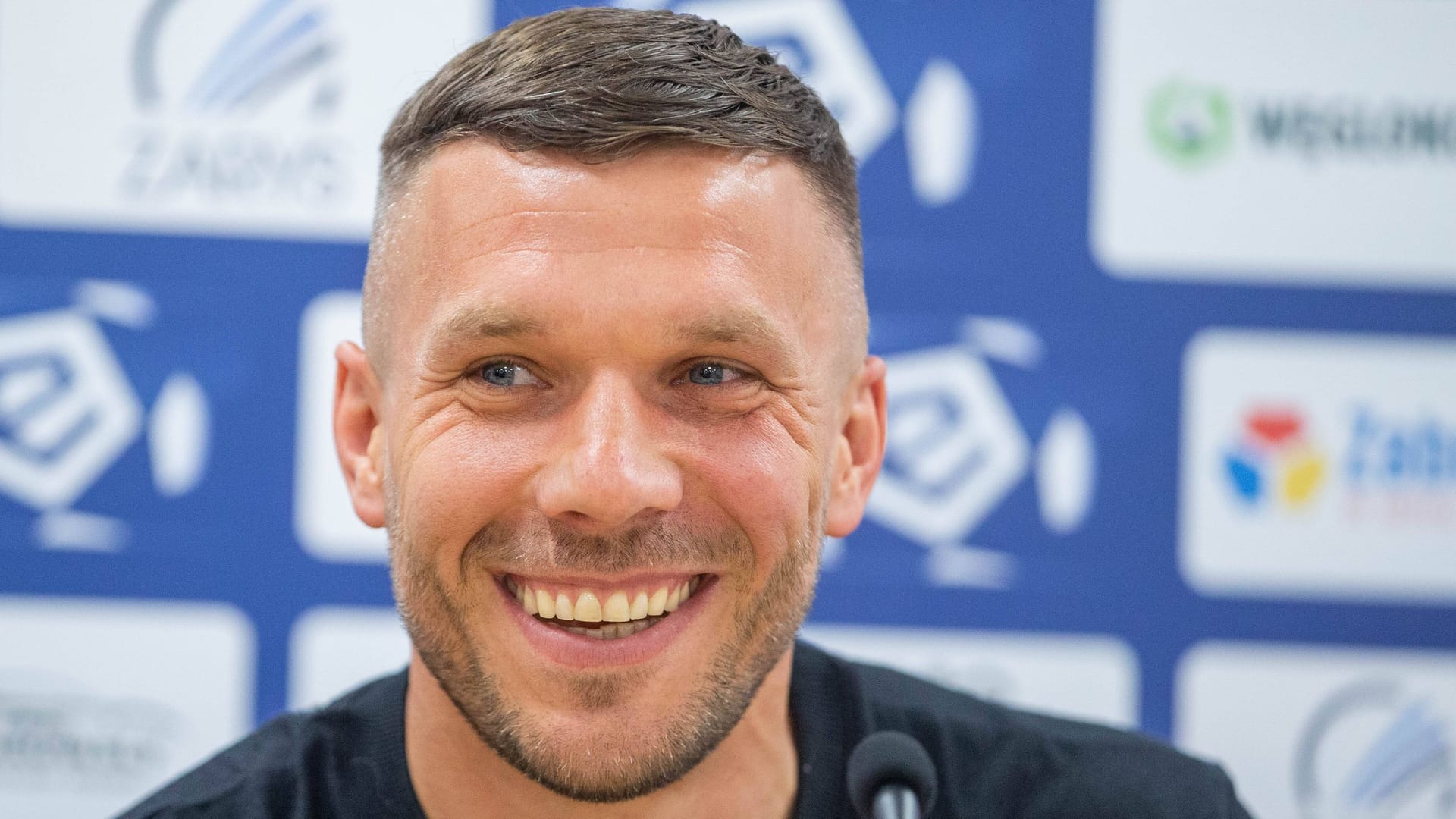 Podolski (Archivbild): Der Weltmeister von 2014 sucht unter anderem jemanden fürs Sekretariat.