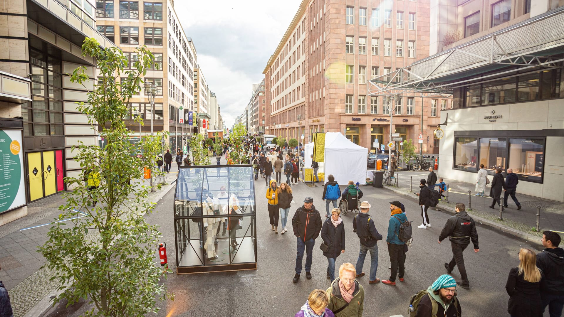 Autofreie Berliner Friedrichstraße 2019: Man darf auch ruhig mal das Gute sehen.