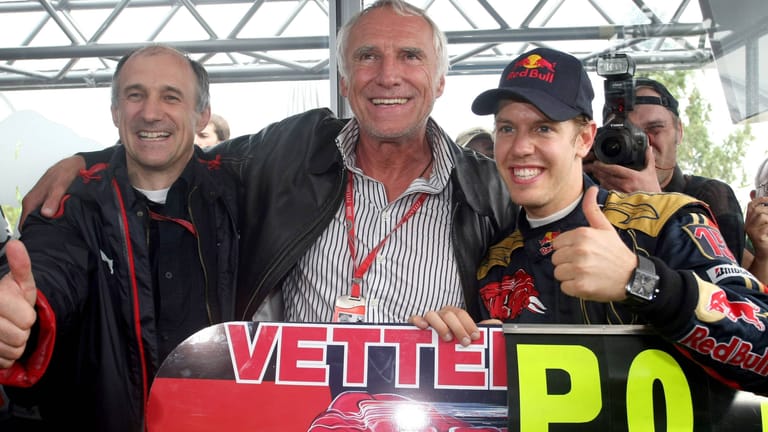 September 2008: Dietrich Mateschitz (M.) mit Sebastian Vettel (r.) und dem damaligen Toro-Rosso-Teamchef Franz Tost.